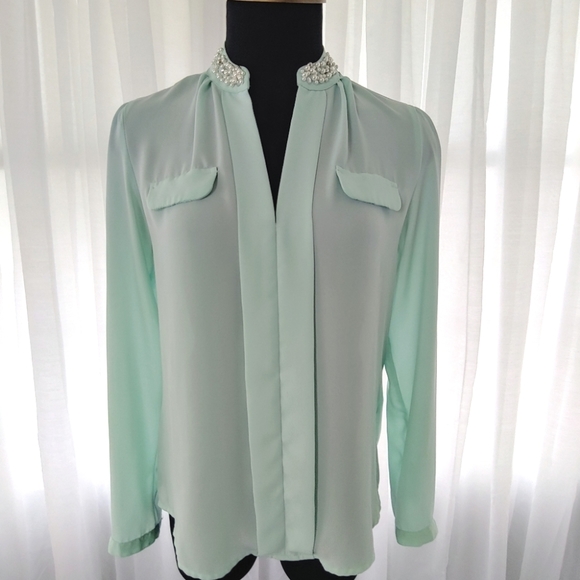 Candie's Tops - Pearl blouse. SIZE S